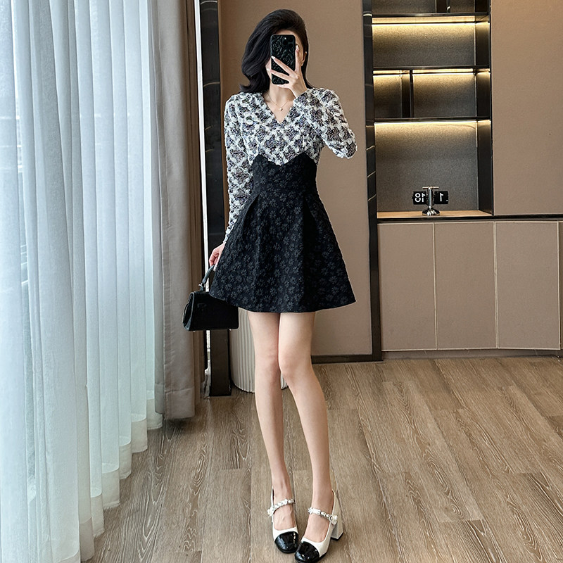 法式复古小香风V领碎花拼接气质连衣裙女秋季高腰显瘦小个子A字裙,女装/女士精品,大码内搭,淘宝优惠券,粉丝福利购,淘宝优惠卷