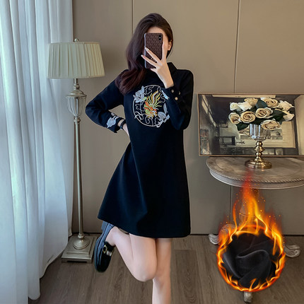 高端精致黑色加绒连衣裙女秋冬高级感气质显瘦法式复古赫本风裙子