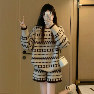 韩系慵懒风休闲套装女秋冬季新款提花长袖宽松毛衣针织短裤两件套