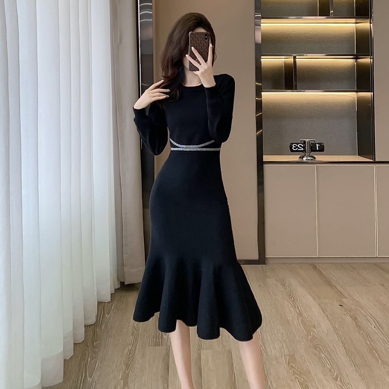 黑色针织连衣裙女装春秋新款收腰显瘦中长款气质内搭打底鱼尾裙子