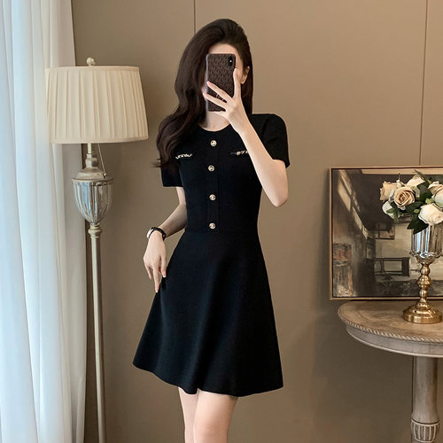 高级感气质赫本风针织小黑裙