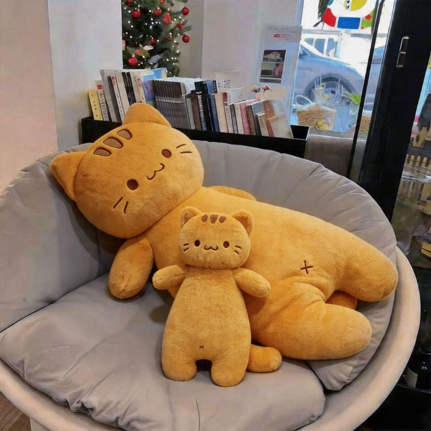 大号猫咪抱枕女生睡觉玩偶娃娃公仔毛绒玩具床上猫条长条生日礼物