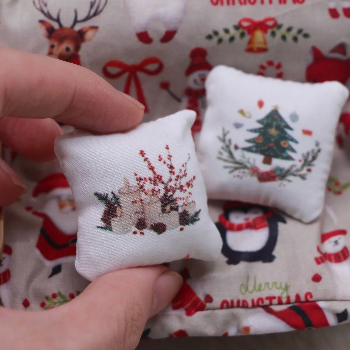 4/2pcs Dollhouse Mini Christmas Pillows, DIY Miniature Home