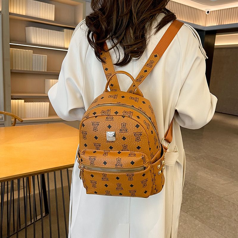 高档真皮女士双肩小背包女2024新款软皮休闲网红书包洋气旅行出游