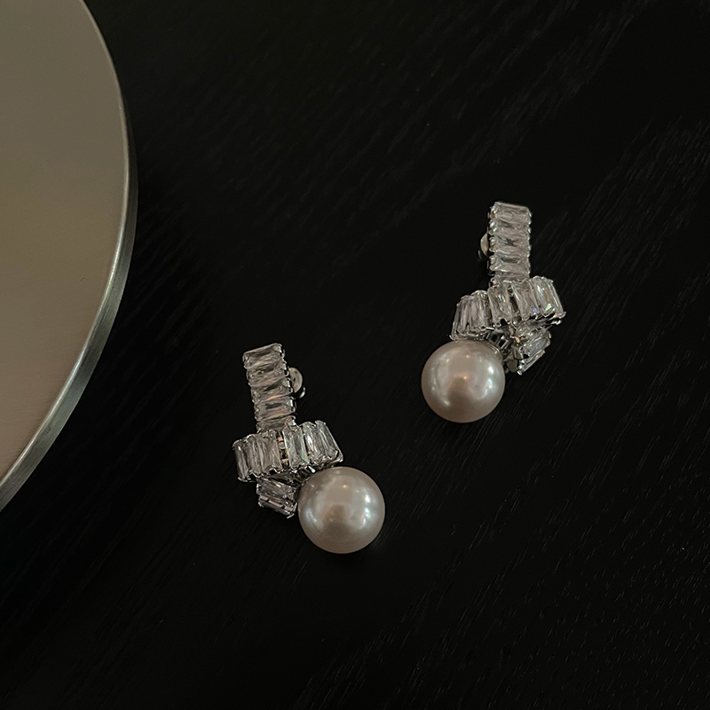 Always线上商店珍珠锆石耳环