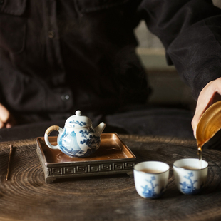 七月长陶瓷茶壶 手绘青花诗文山水藤编泡茶壶   景德镇弥云斋