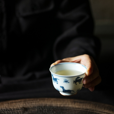 弥云斋青花小马纹包铜底茶杯