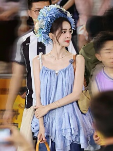 古力娜扎旅行任意门同款天蓝色荷叶边吊带连衣裙度假风短裙上衣潮