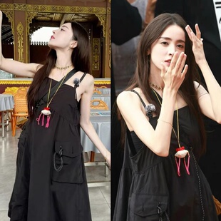 古力娜扎明星同款黑色复古宽松吊带工装裙春夏薄款休闲显瘦连衣裙