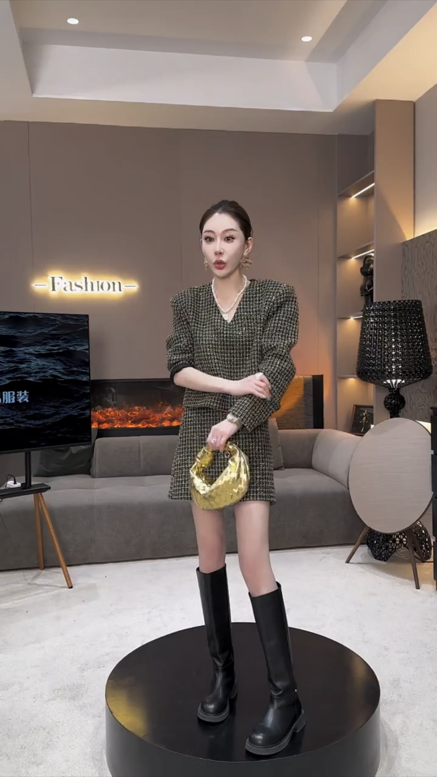 高端轻奢亮丝小香风套装女2026春款V领长袖上衣高腰半身裙两件套,女装/女士精品,时尚套装,淘宝优惠券,粉丝福利购,淘宝优惠卷