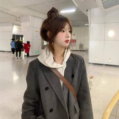 毛呢外套女小个子2025新款冬季加厚高级感赫本风正肩羊绒呢子大衣