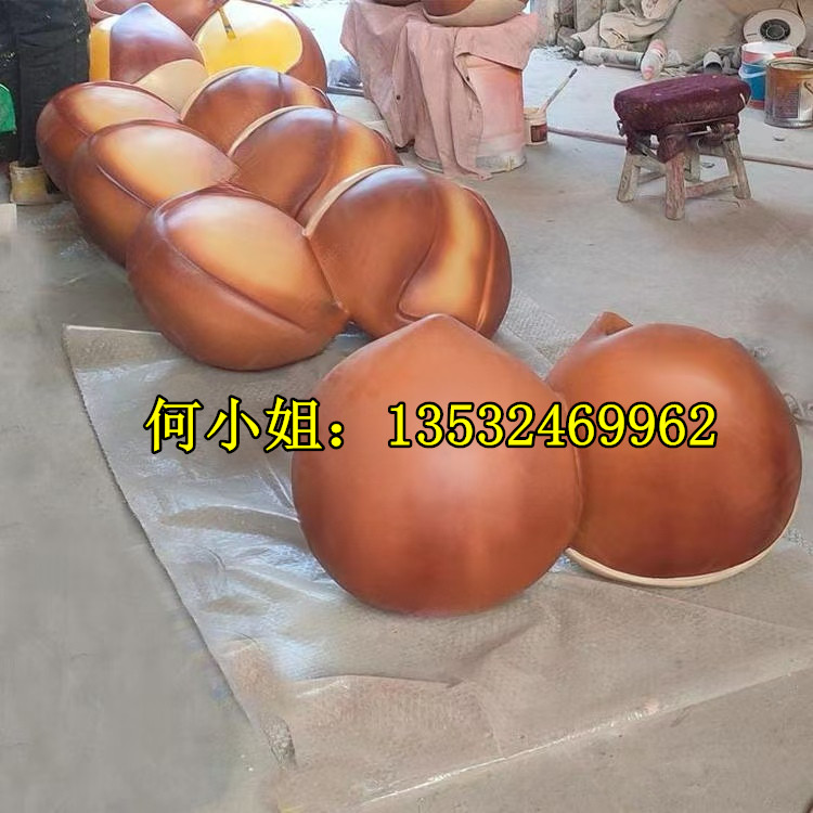 大型仿真板栗造型雕塑小摊车顶美陈定制玻璃钢榛子碧根果坚果雕像