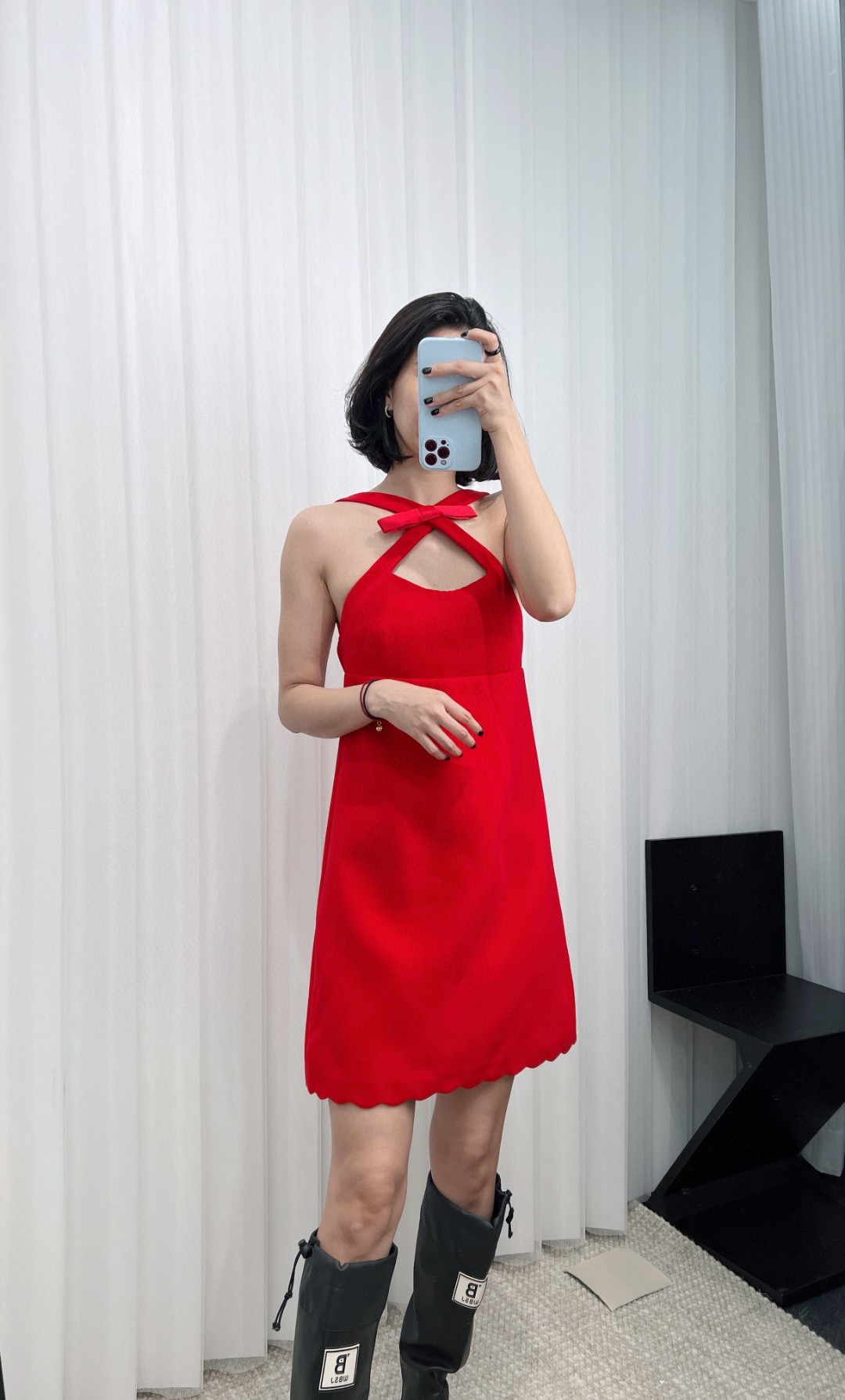 你好天使2024年秋冬新款女装连衣裙性感小红裙镂空露背通勤蝴蝶结