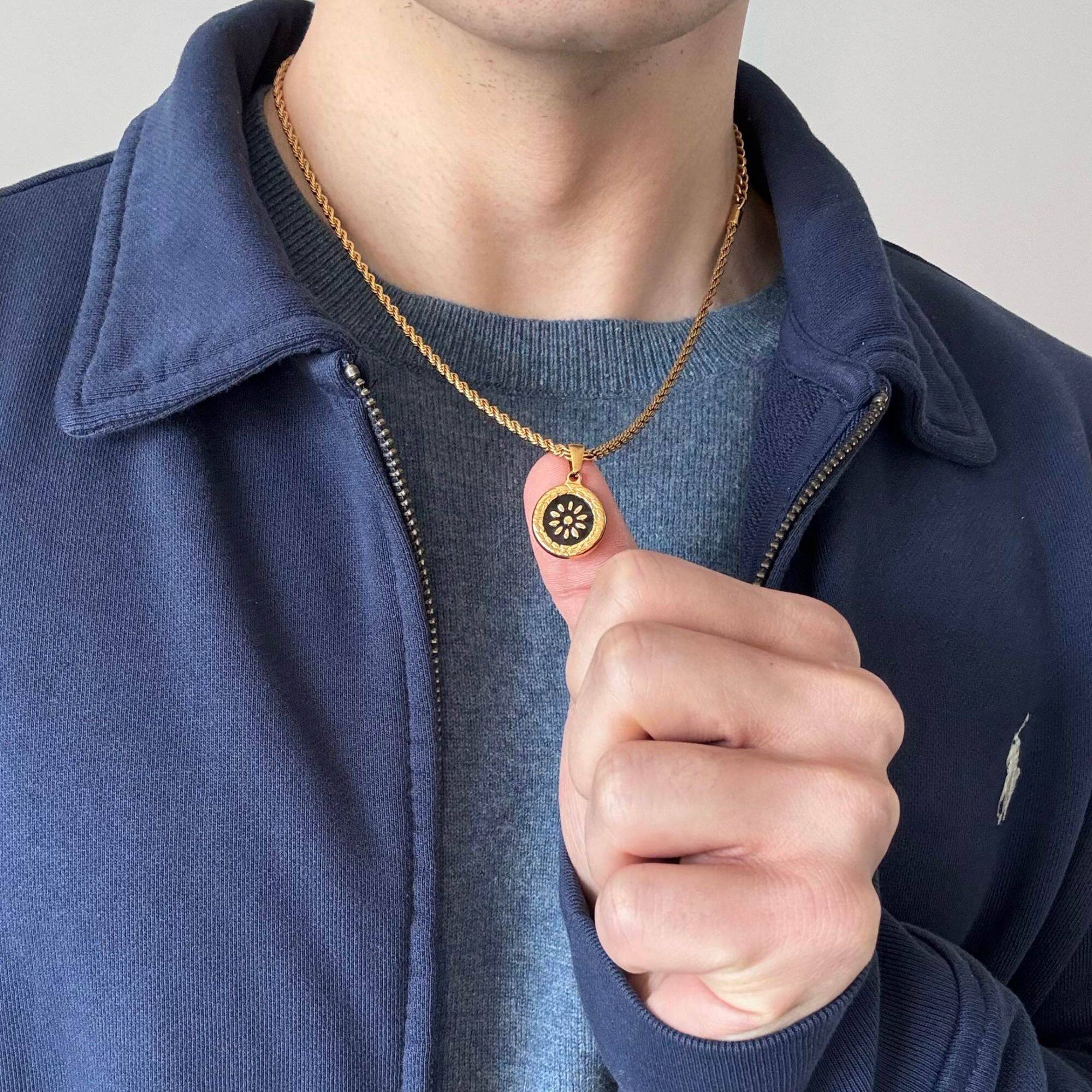 钛钢项链 2026高级金色圆形古钱币太阳花项链男女同款春夏防水链