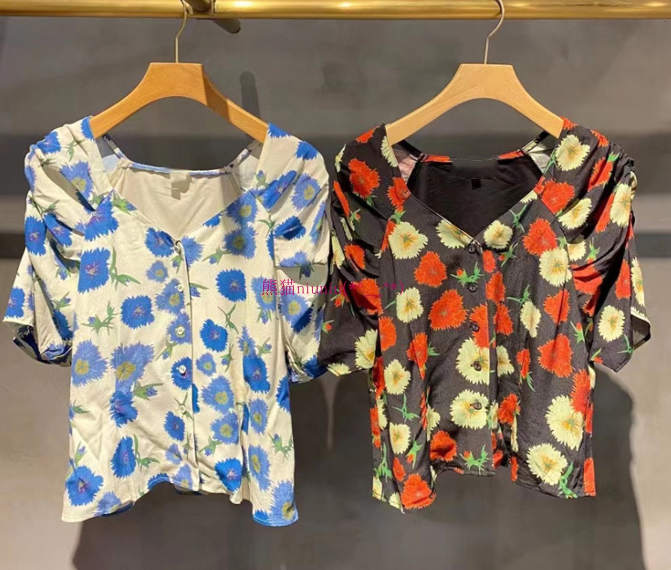 假日短袖V领印花褶皱泡泡袖衬衫