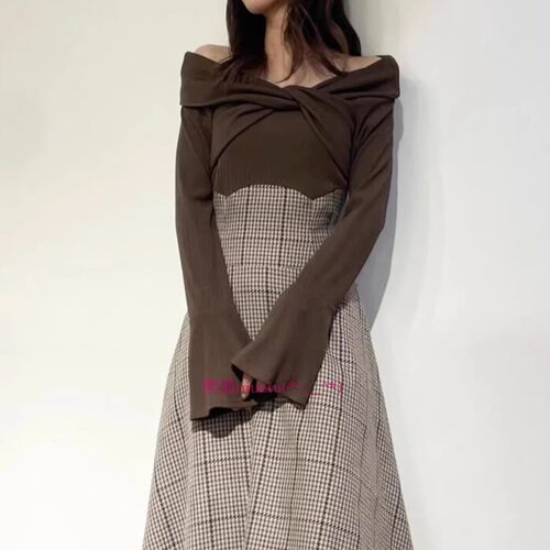 扭结一字肩针织拼接格纹连衣裙