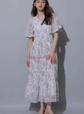 千金风V领喇叭袖印花收腰连衣裙