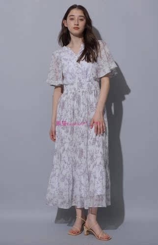 千金风V领喇叭袖印花收腰连衣裙