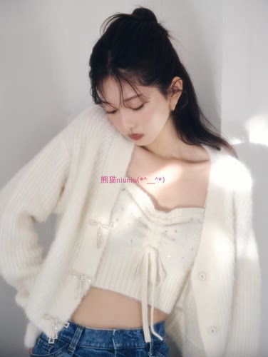 针织吊带+蝴蝶结钻扣V领针织开衫