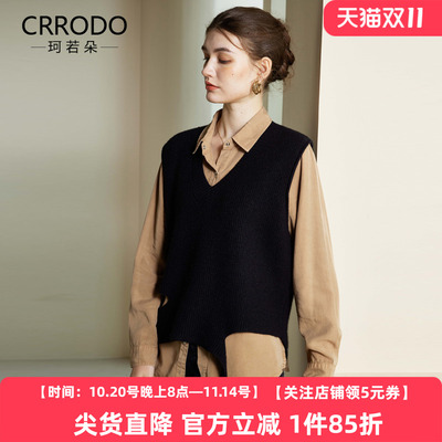 黑色V领针织马甲女搭配衬衫叠穿