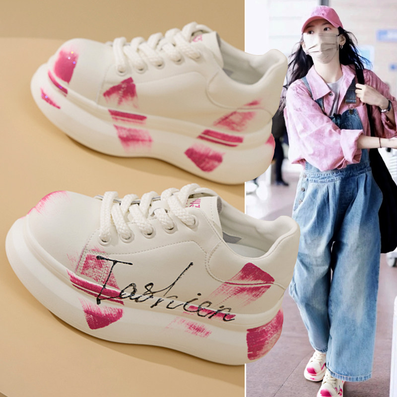 春季超好看的小白鞋子女ins潮百搭小众厚底内增高9cm涂鸦休闲板鞋