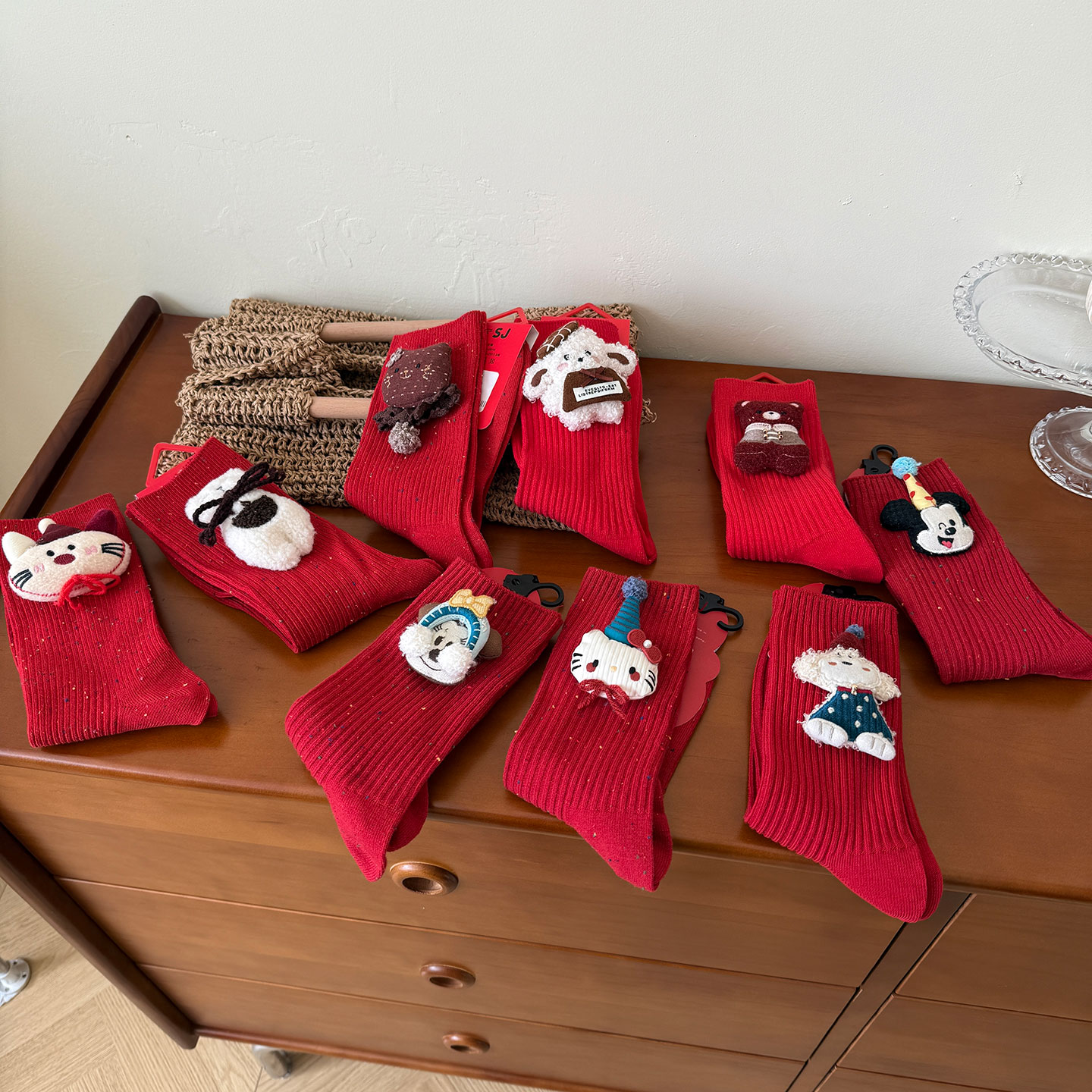 红色卡通玩偶新年好运中筒棉袜