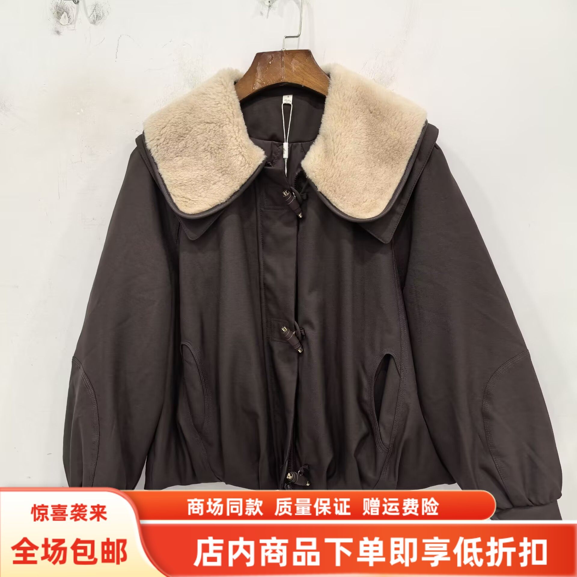 艾薇儿25-0065冬装2025女款时尚休闲羊羔毛翻领羽绒服保暖短外套