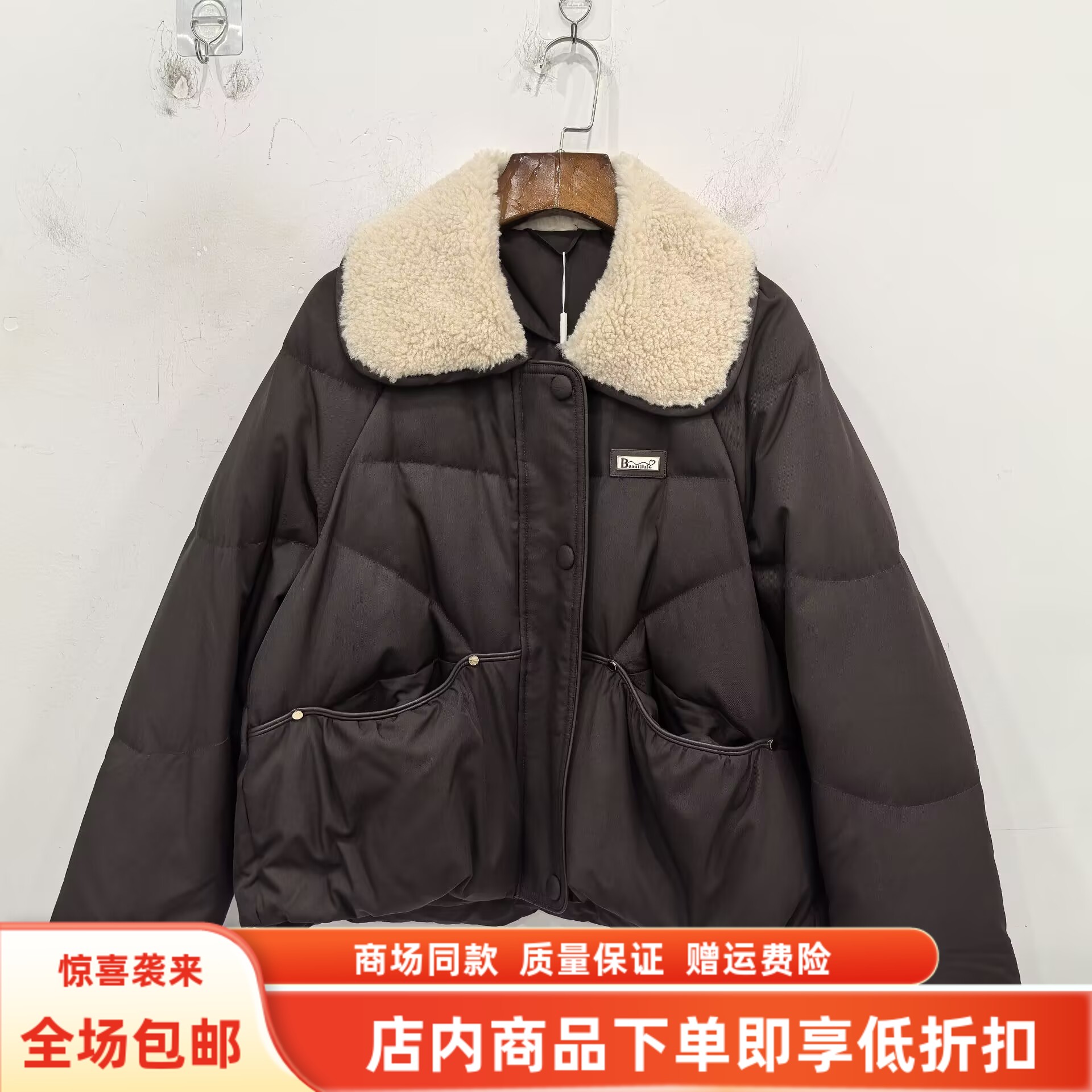 卓JYX-6732冬装2025女新款时尚休闲羊羔毛白鸭绒保暖羽绒服短外套