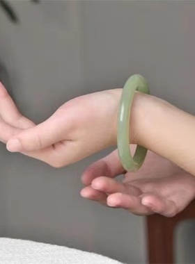 天然和田玉晴水色玉镯细圆条鸭蛋青美人镯女款高级感送礼物正品