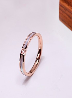 一钻贝壳简约百搭显白优雅18K玫瑰金白母贝镶钻戒指钛钢不掉色女