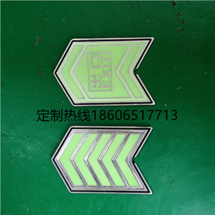 南昌地铁不锈钢蓄光安全出口指示牌 站厅地面地埋自发光标志牌
