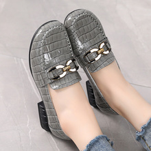 2025真皮新款乐福鞋平底皮鞋女大码41一43秋季一脚蹬漆皮单鞋女鞋