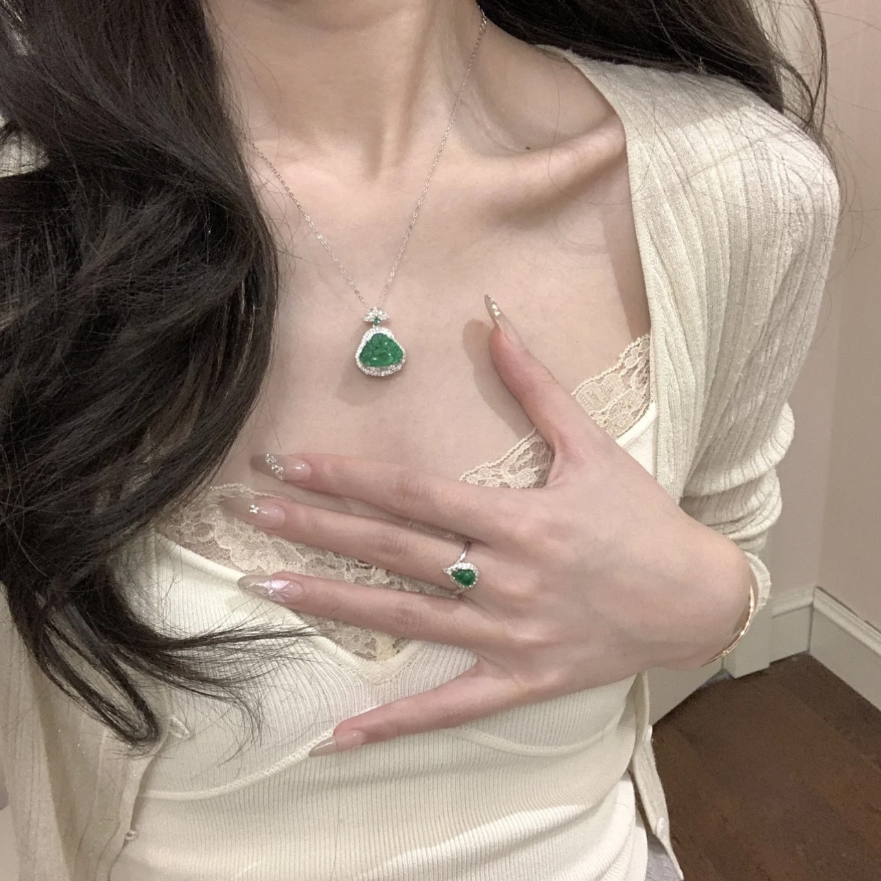 天然a货翡翠项链满冰阳绿小佛公S925纯银镶嵌小佛公锁骨链吊坠