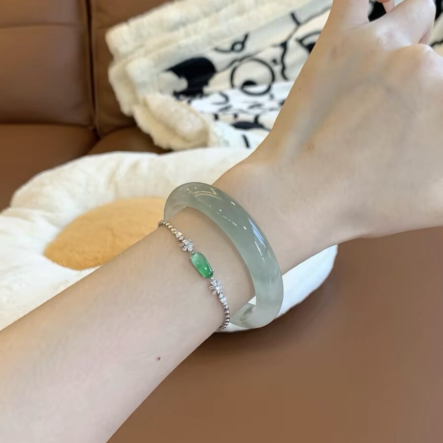 天然新疆天山翠玉髓玛瑙金丝玉扁条手镯冰种绿色飘花送女友送妈妈图片