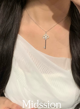 S925纯银项链女轻奢金鸾尾花高级感小众设计感锁骨链送女友送闺蜜