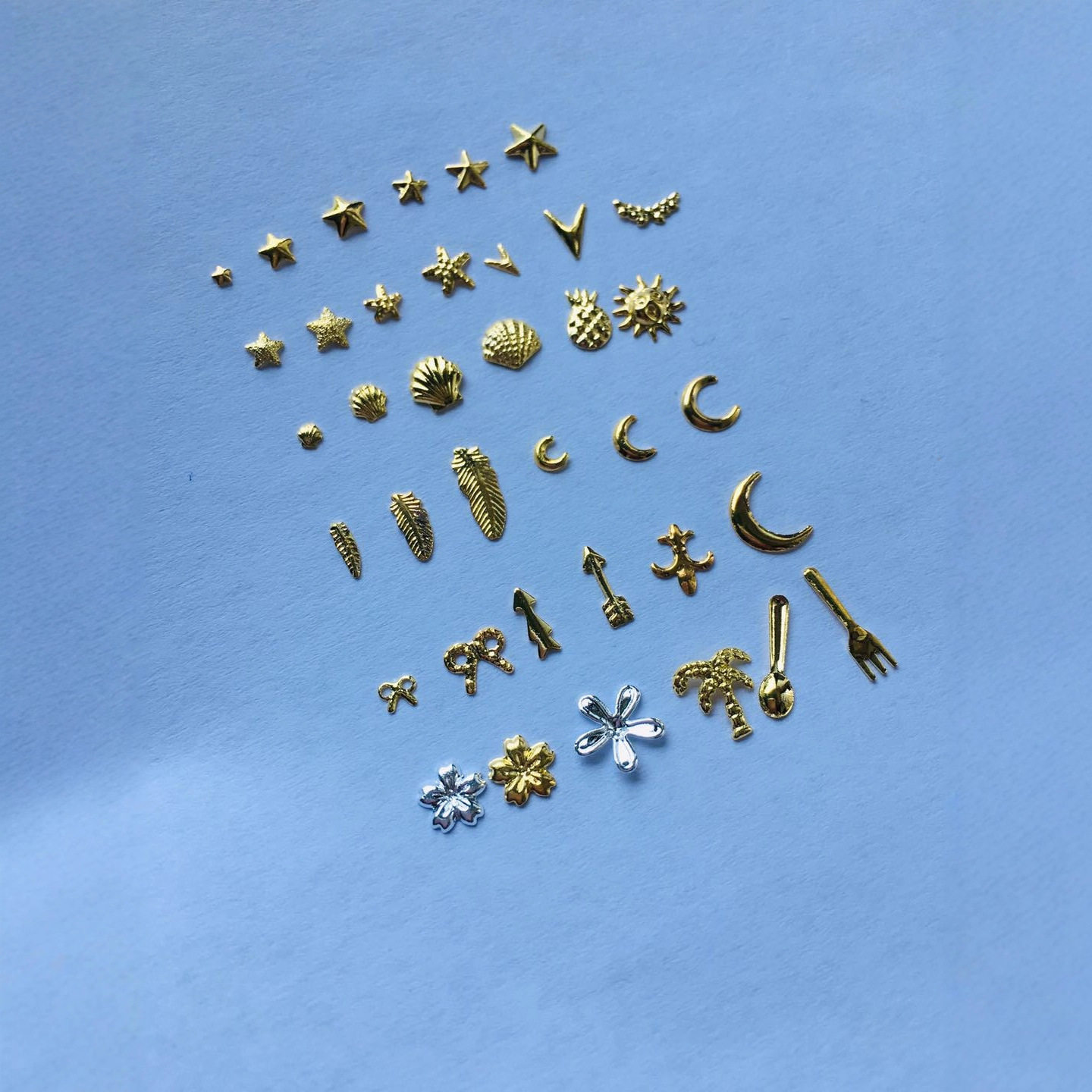 日系美甲铆钉铜片金属铆钉羽毛v字贝壳海洋铆钉五角星星月甲铆钉