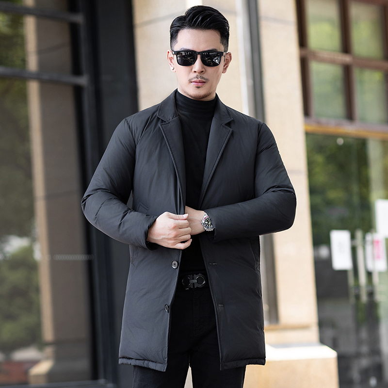 超柔超轻2025冬季新款西装领中长款加厚羽绒服男9827-P325模特，男装羽绒服，钱塘6023