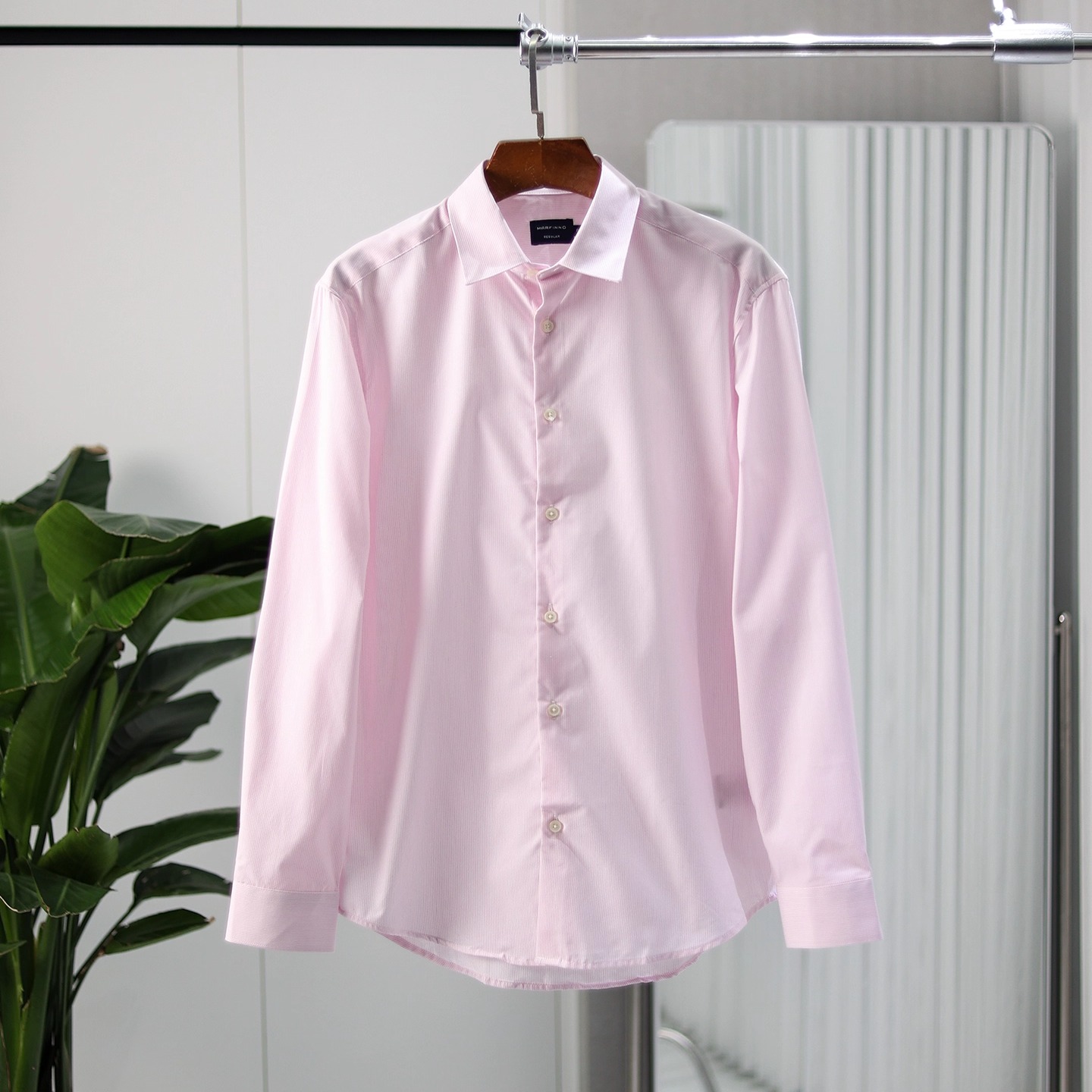 柔软亲肤透气翻领休闲长袖衬衫男