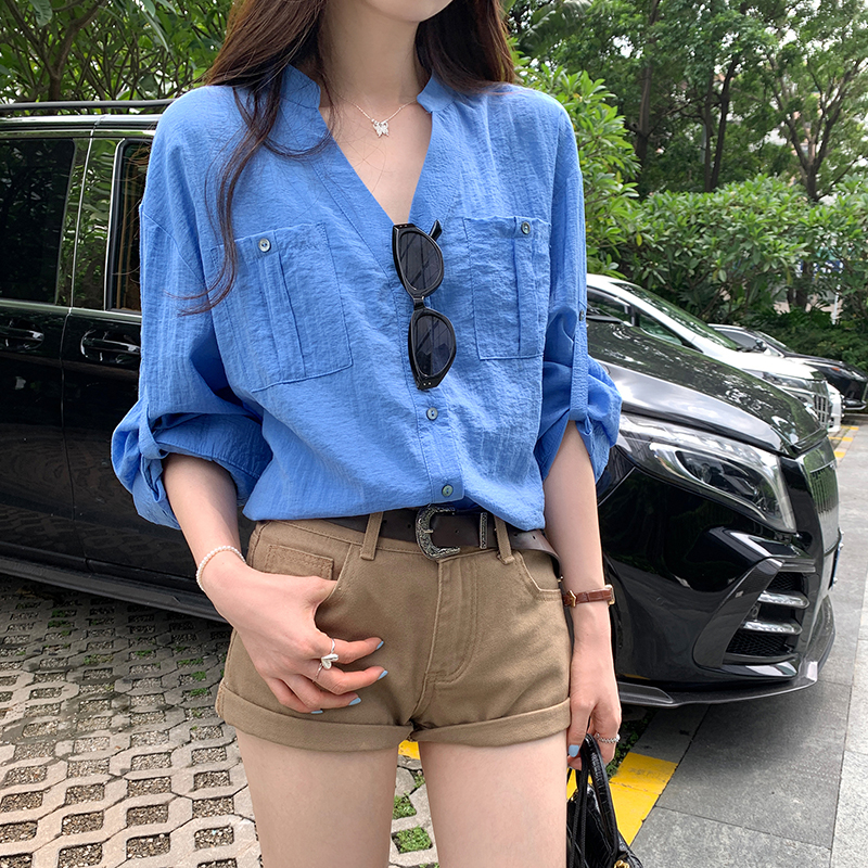 气质蓝色女v领薄款宽松长袖衬衫