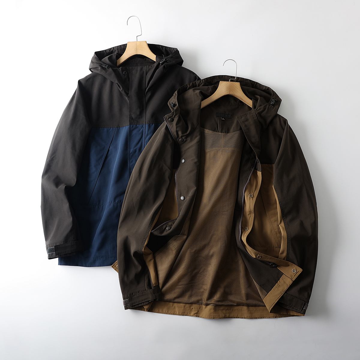 户外透气防泼连帽拼色冲锋夹克男