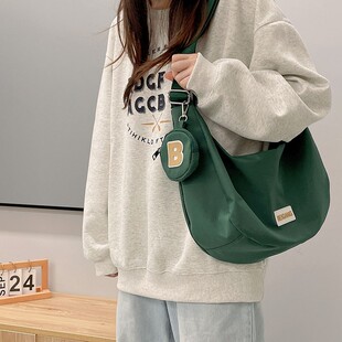 尼龙饺子包日系百搭斜挎包休闲大容量帆布包夏季上课单肩通勤包