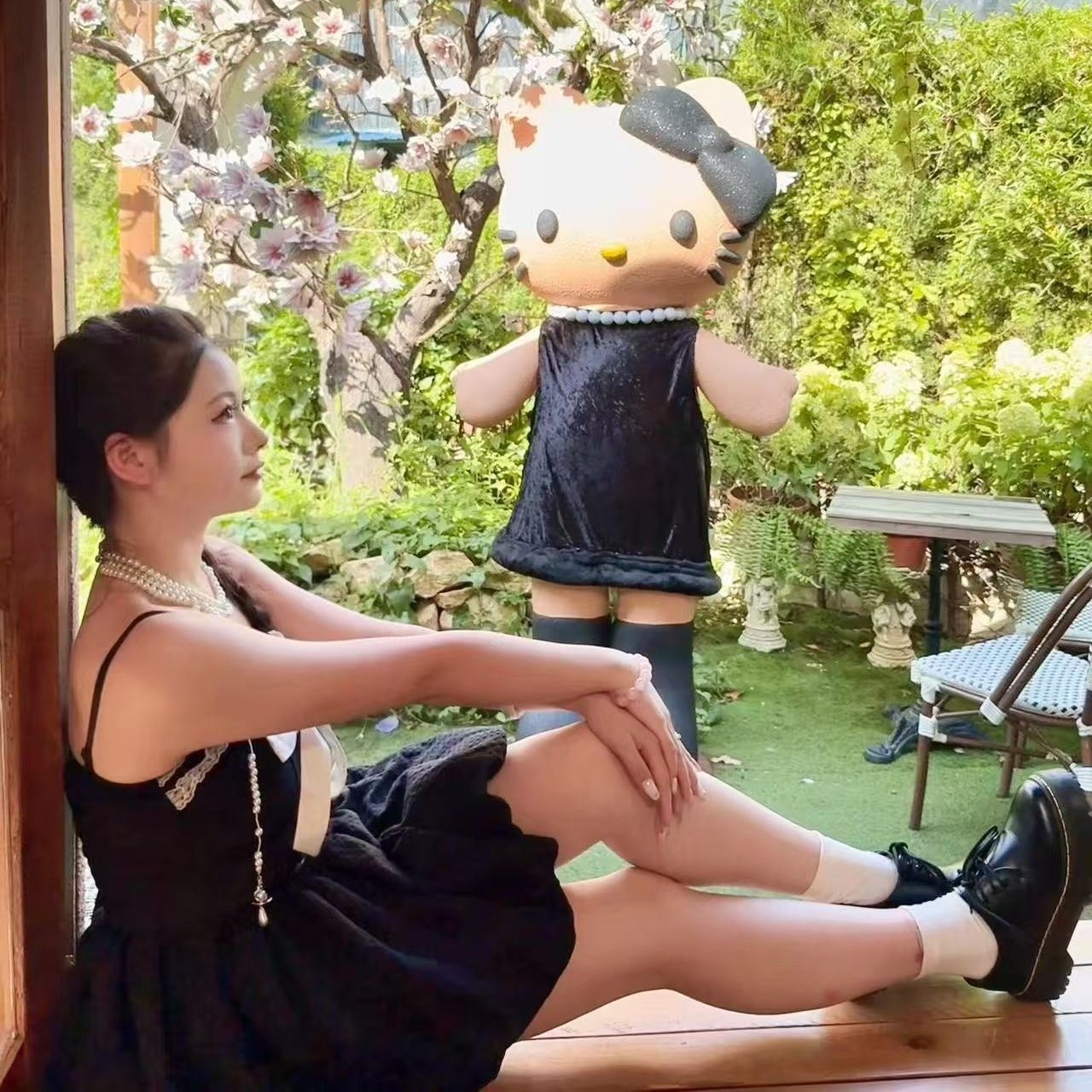 玻璃钢HelloKitty黑色雕塑定制