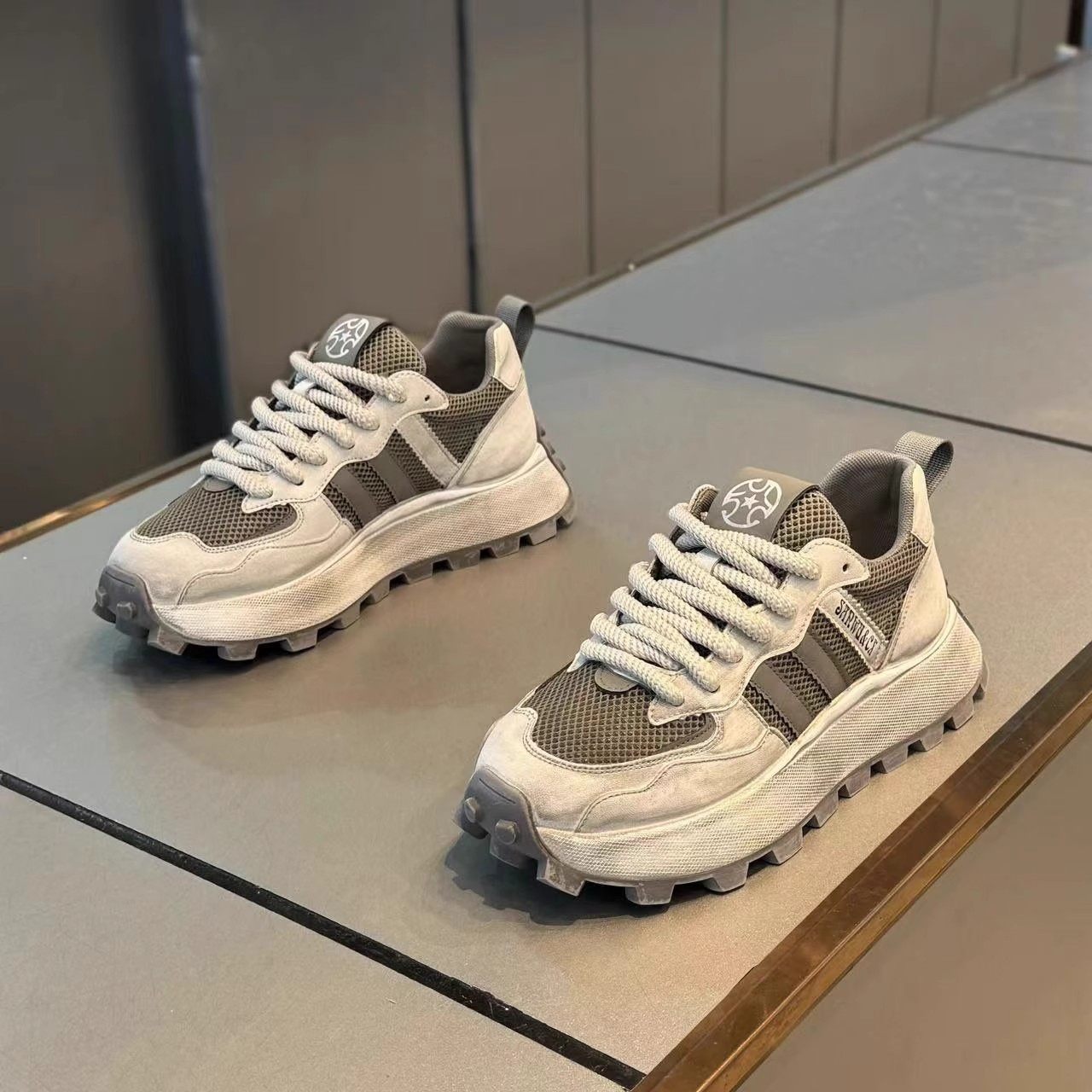 Zongcaileader欧洲站新款复古做旧阿甘鞋男透气网面运动休闲男鞋,流行男鞋,雨鞋,淘宝优惠券,粉丝福利购,淘宝优惠卷