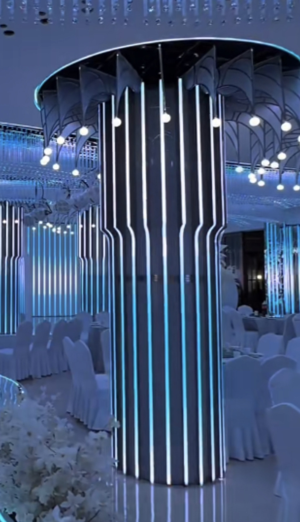 新款婚庆道具婚礼堂美陈吊顶包柱灯箱酒店宴会厅吊顶灯装饰布置