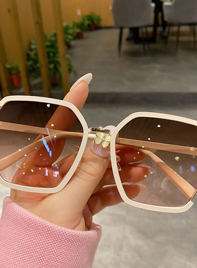 2021韩版气质金属太阳镜女圆脸ins风街拍墨镜防紫外线旅行遮阳镜