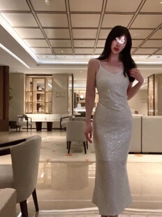 白色吊带连衣裙女2023早春法式 设计感气质温柔风裙 boutique Sin