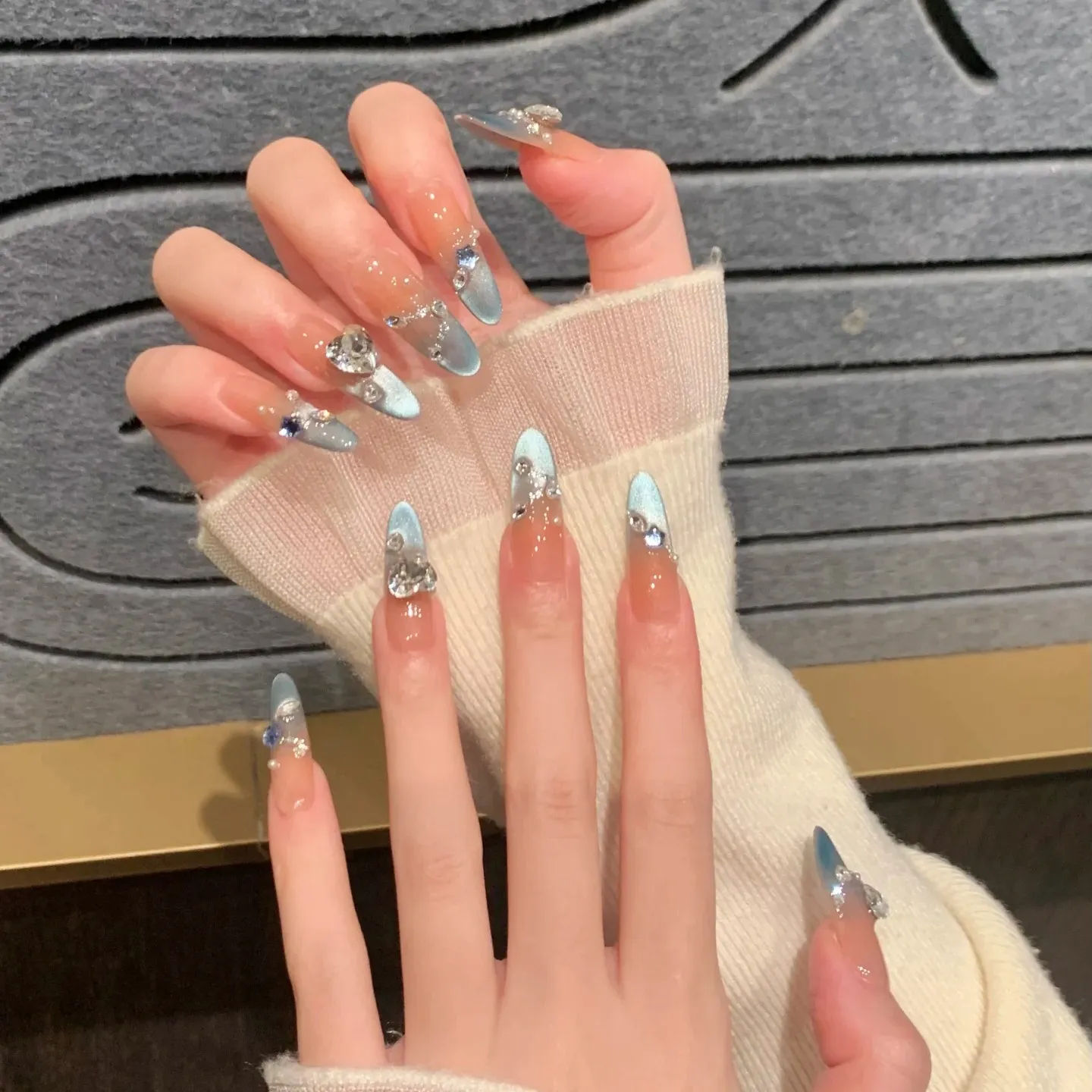 富家千金爆闪气质名媛蓝色精灵猫眼法式可拆卸穿戴甲指甲贴片成品