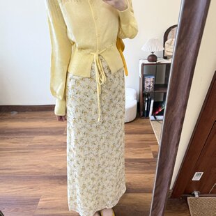 2026春装搭配一整套绝美小套装韩系黄色针织开衫碎花半身裙两件套