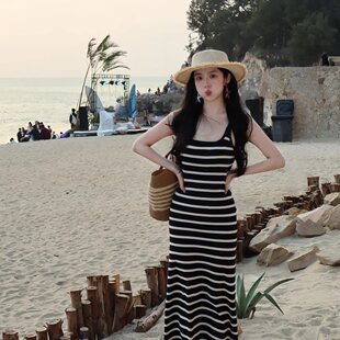 氧气感露背条纹吊带连衣裙女春秋修身 度假包臀长裙