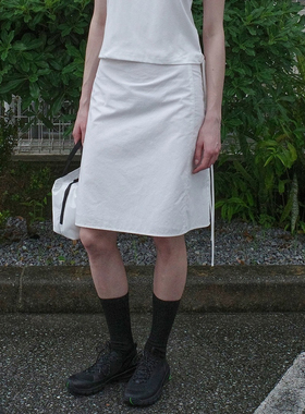 LOW CLASSIC系列新品清凉系带短裙简约设计感气质时髦纯色半身裙